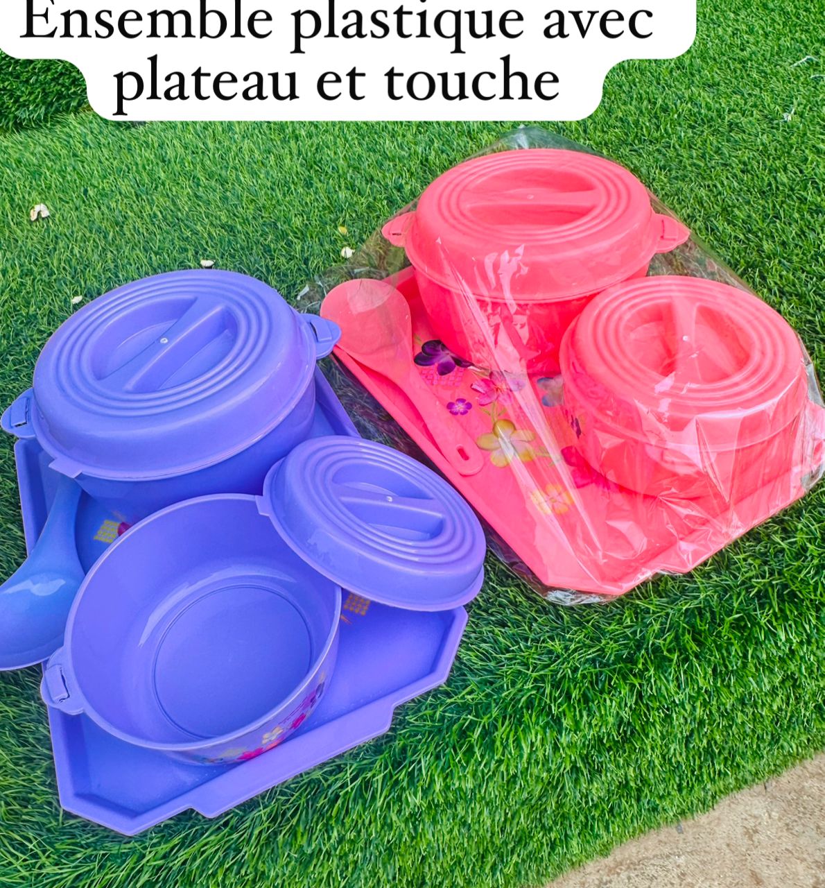 Ensemble plastique avec plateau et louche