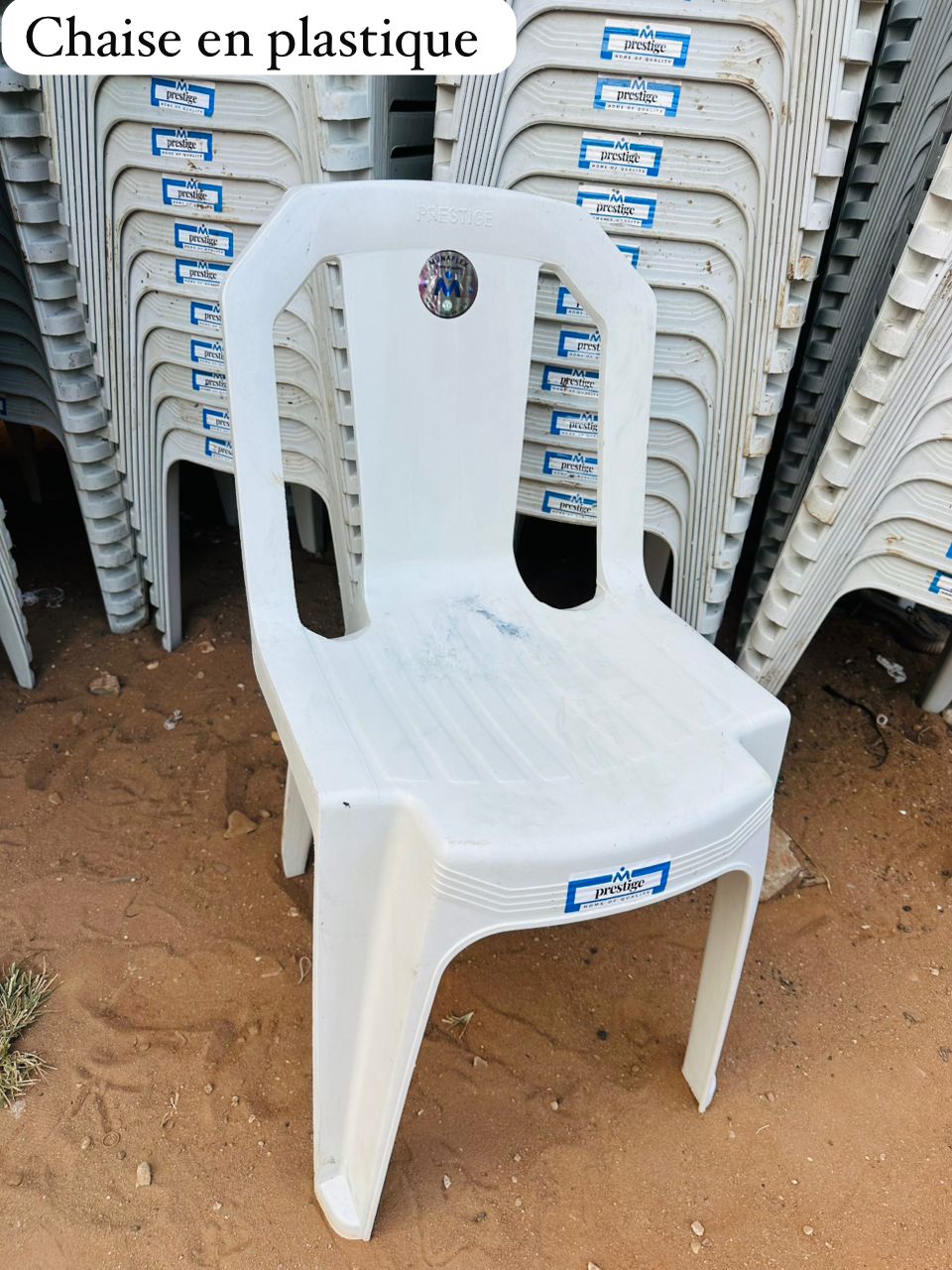Chaises en plastique